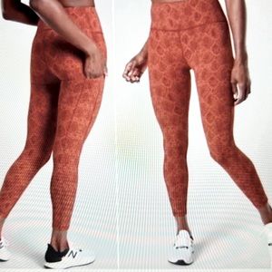 Athleta Salutation Stash Pocket 7/8 length tight